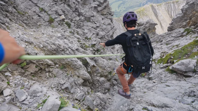 ☀️ "Votre été commence là-haut, avec un guide de haute montagne !"

Escalader une grande voie, sauter dans un canyon, progresser en via ferrata : cet été, vivez une montagne de sensations & de partage avec un guide de haute montagne !

⛰ Montagne d’émotions, été de sensations !

@guidesdemontagne #AventureEnMontagne #AlpinismeEstival #Escalade #ViaFerrata #Canyoning #ExploreWithAGuide #PassionOutdoor #passeursdemotions

🎥 @thibaut.marot
